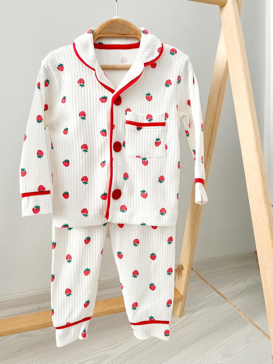 Minik Çilek Desenli Kız Bebek Pijama Takımı